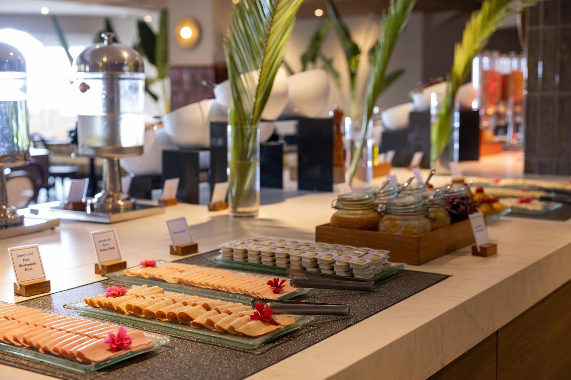 Aranwa Paracas Resort & Spa Extérieur photo A buffet at a hotel